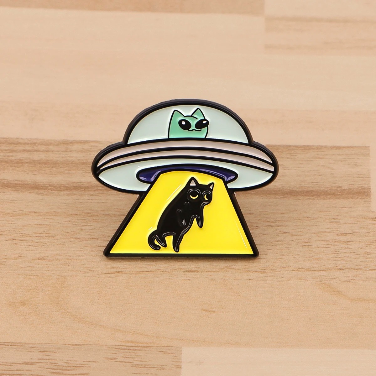 Model Kit Ufo - UFO الغريبة المينا دبوس القط الأسود